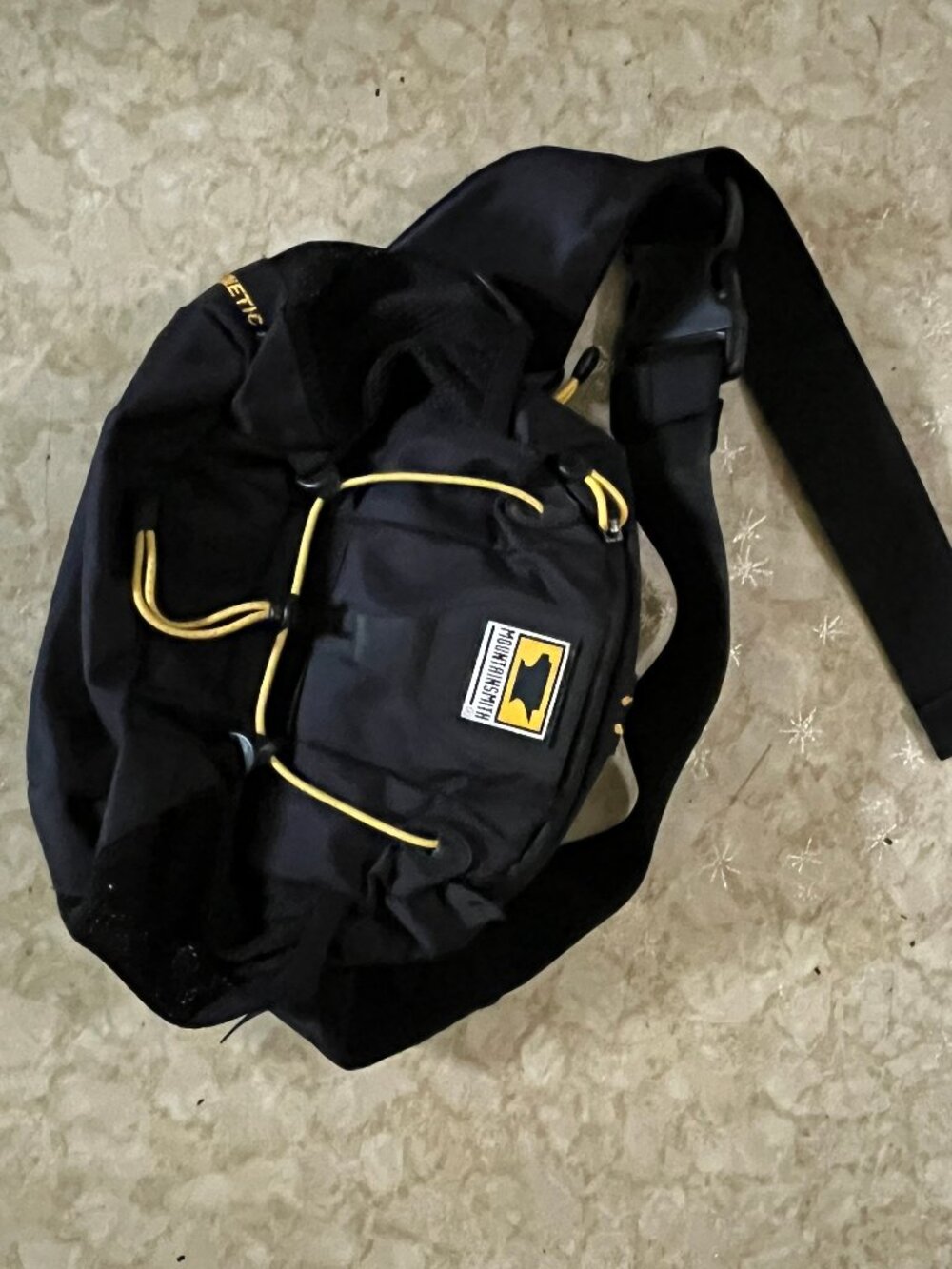 MOUNTAINSMITH Black Kinetic II Waist Pack